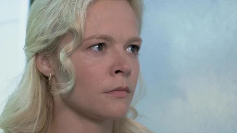 Кадры из сериала Дельфин (2019)
